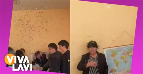 Maestra Intenta Detener Pelea Y Es Sorprendida Por Sus Alumnos