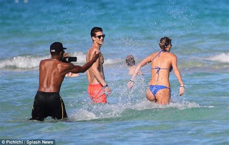 Singer Maxwell Photographs Bikini Clad Model Girlfriend Deimante Guobyte Daily Mail Online