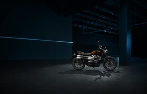 Triumph Stealth Edition Lackkunst Trifft Auf Klassiker