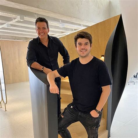 Rodrigo Cintra E Seu Namorado - Rodrigo Cintra e Dougllas Dias inaguram salão de beleza em São Paulo ...