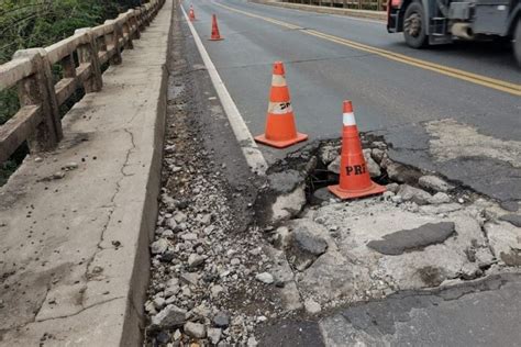 Buraco na ponte do Ubá oferece risco de acidente e atenção deve ser