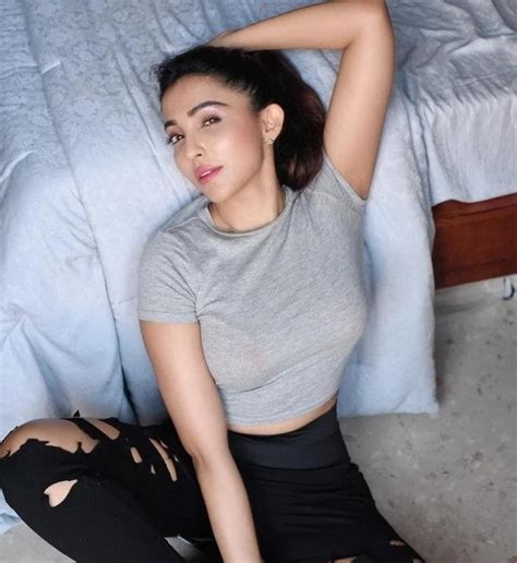 CELEBRITY PICS Top Hot And Sexy Pics Of Parvati Nair