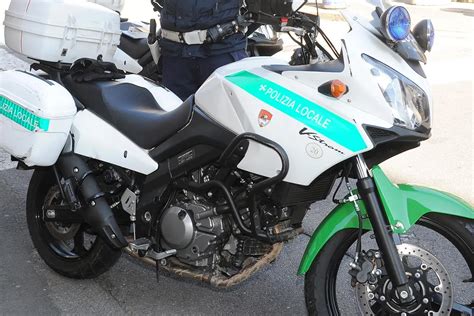 Legnano Guida La Moto Completamente Ubriaco E Con Un Coltello A