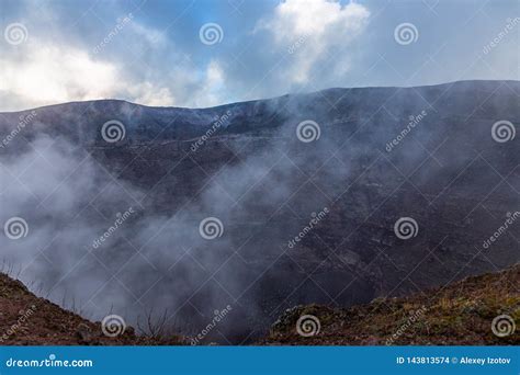 Viagem Fascinante E Perigosa Em Torno Da Borda Do Vulc O O Monte Ves