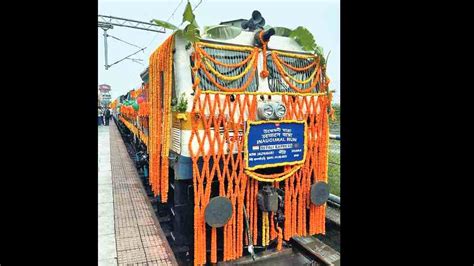 Mitali Express Puja Rush On Train From Bangladesh Telegraph India