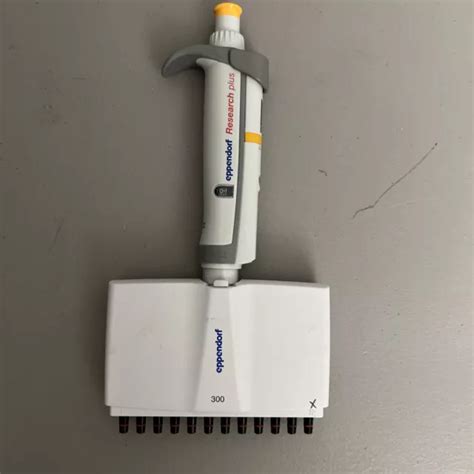 EPPENDORF RESEARCH PLUS 12 Kanal Pipette 300 30 300 UL Pipettiermann