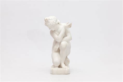 A Superb 19th Century Carved Marble Sculpture Of The Crouching Venus