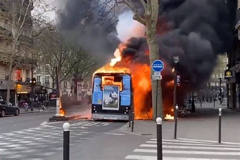 VIDÉO Paris un bus électrique prend feu