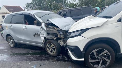 Kecelakaan Beruntun Di Flyover MBK Bandar Lampung Libatkan 3 Mobil