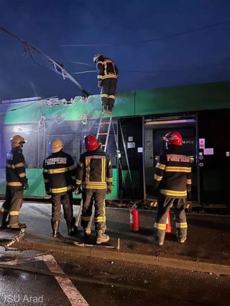 Panic La Arad Un Tramvai A Luat Foc Imagini De La Fa A Locului