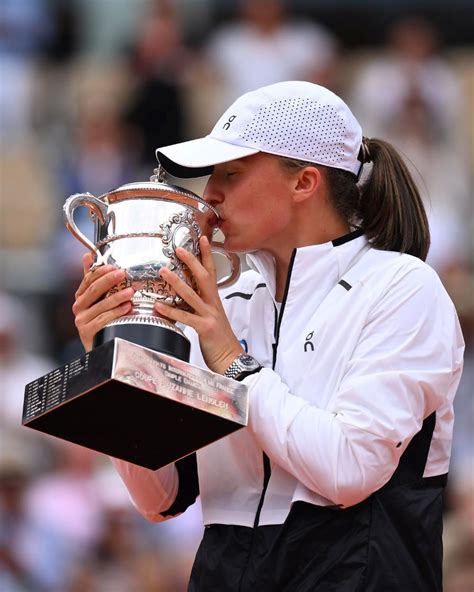 Poloneza Iga Swiatek A C Tigat Turneul De La Roland Garros Pentru A