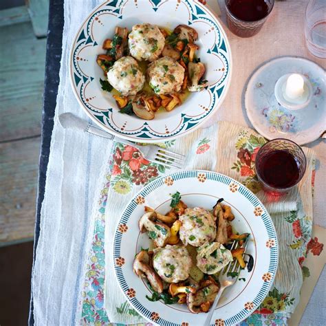 Tiroler Knödel mit Waldpilzen Rezept LIVING AT HOME