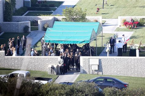 Photo Les Fun Railles Intimistes De Paul Walker Au Forest Lawn