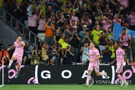 옛 주장과 트로피 함께 번쩍인터 마이애미 첫 우승 메시 축구 만큼 인성도 Goat감동