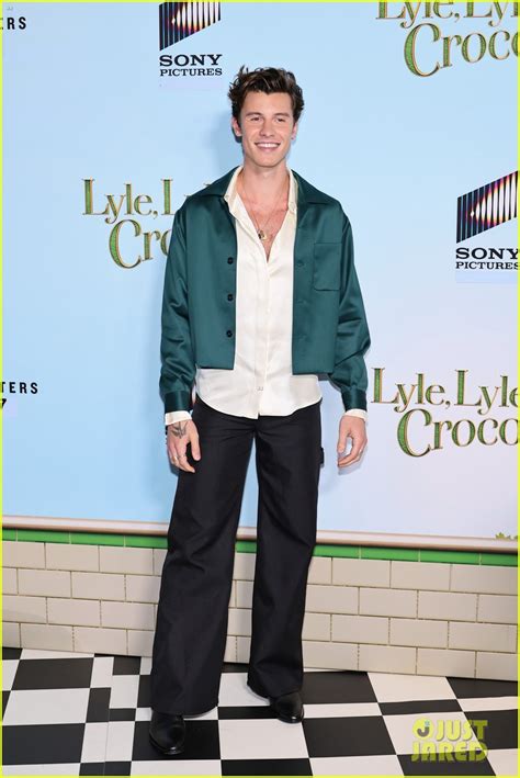 Shawn Mendes Constance Wu Pose With A Crocodile At Lyle Lyle