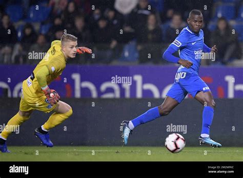 Cercle S Goalkeeper Paul Nardi And Genk S Aly Mbwana Samatta Pictured