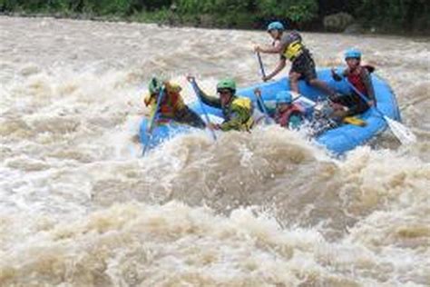 Mapala UI Arungi Keganasan Jeram Jeram Sungai Lariang