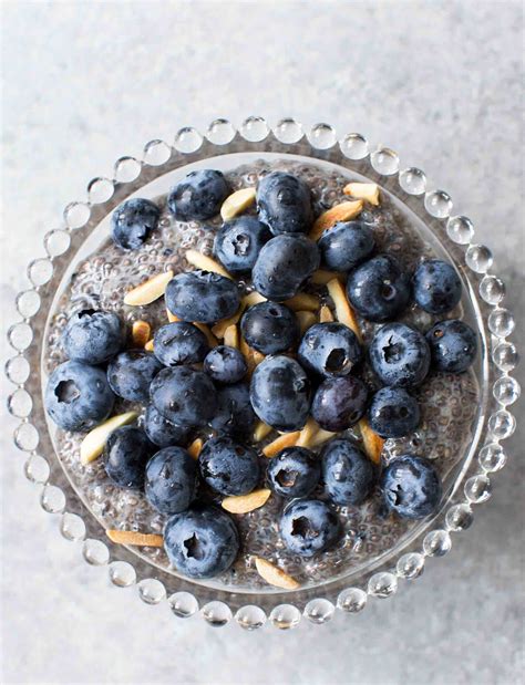 Pudding De Chia Aux Myrtilles Et Aux Amandes