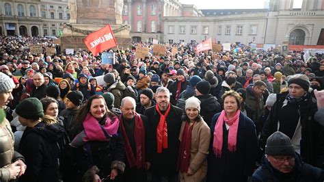 Zehntausende Bei Bundesweiten Protesten Gegen Rechts Tagesschau De