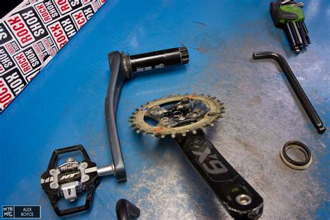 [Tech Corner] How To Service BB30 Bottom Bracket Bearings | MTB-MAG.COM