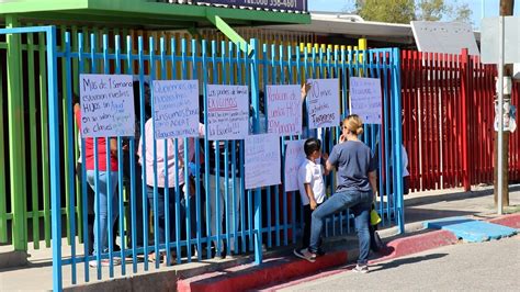 Madres de familia toman jardín de niños para exigir la salida de la