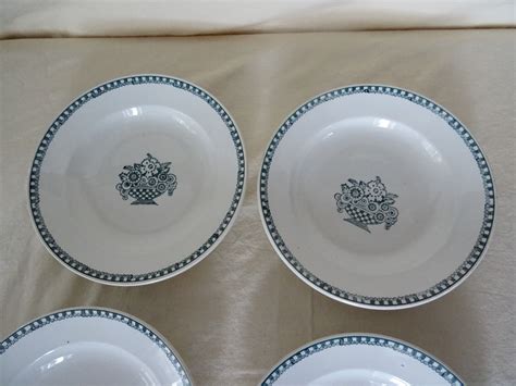 6 assiettes saint Amand faïence ancienne corbeille de fleurs bleues