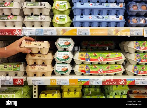 Supermarket egg hi-res stock photography and images - Alamy