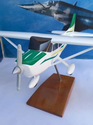 Maquete De Aviao Em Resina Cessna 172 Verde 26 Cm Compre Produtos