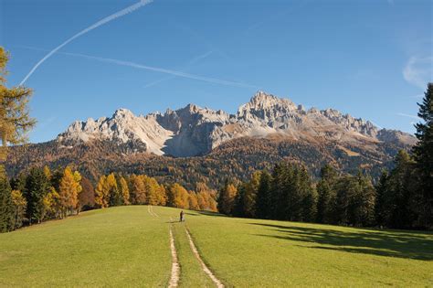 Una Gita Alla Scoperta Della Val D Ega Passeggiate Tra Il Lago Di