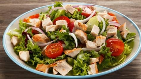 R Pido Y Saludable Prepara Una Ensalada Con Pollo En Pasos Mdz