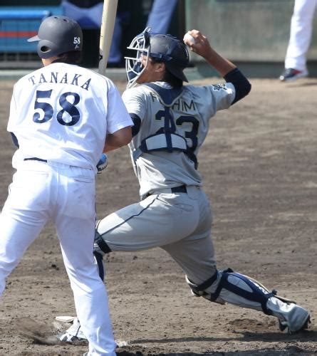 ＜中・オ＞4回2死一塁、オリックス・伏見が一塁走者・高橋周の二塁盗塁を刺す ― スポニチ Sponichi Annex 野球