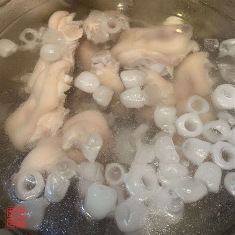 Pig’s Feet With Sweet Vinegar and Ginger 豬腳薑醋 - Auntie Emily's Kitchen