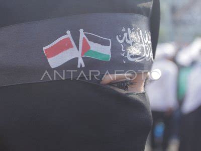 Aksi Protes Pembakaran Bendera Berkalimat Tauhid Antara Foto