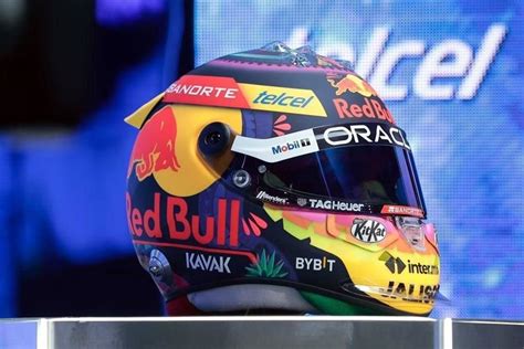 Checo P Rez Present Dise O Del Casco Que Usar En El Gp De M Xico