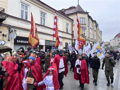 Orszak Trzech Kr Li Przeszed Ulicami Rzeszowa Zdj Cia Rzesz W