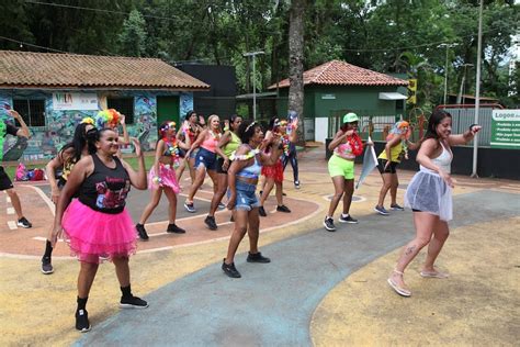 Aulão De Dança Com Marchinhas Coloca Morro De Santos Em Clima De