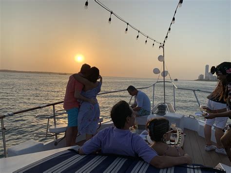 Paseo Por La Bahía De Cartagena En Yate Alternative Travel Ctg