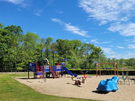 Tiverton Ri Playgrounds — Parks In My Town