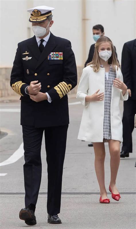 Fotos Los Reyes Y Sus Hijas Presiden La Ceremonia De Puesta A Flote