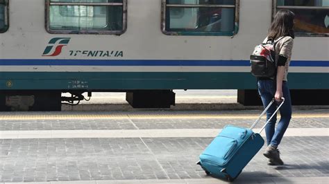 Valigie Trenitalia Stretta Sui Bagagli Solo A Persona Misure E