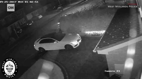 Watch Thieves Steal Car By Hacking Keyless Tech Video Technology