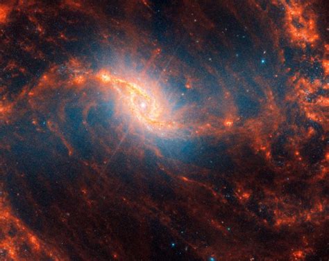 ウェッブとハッブル、2つの宇宙望遠鏡で観測した“ろ座”の銀河「ngc 1365」sorae そらへのポータルサイト Goo ニュース