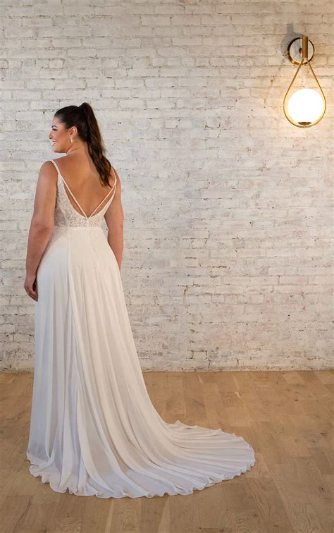 Sexy Lace Plus Size A Line Wedding Dress With Spaghetti Straps