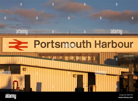 Portsmouth harbour train station hi-res stock photography and images ...