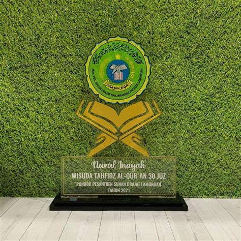 Jual Plakat Wisuda Tahfidz Al Quran Custom Plakat Wisuda Akrilik