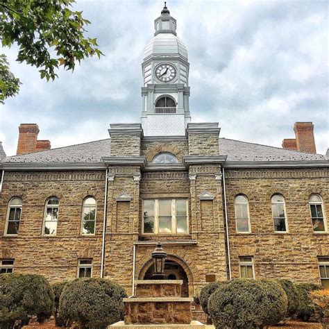 The Pulaski County Courthouse is a historic courthouse located in ...