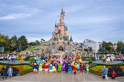 Les Ans Disneyland Paris Raconte Moi Disneyland