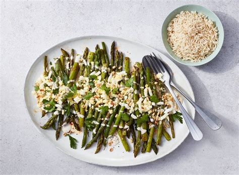 Groene Asperges En Sperziebonen Uit De Oven Met Tahin Citroensaus