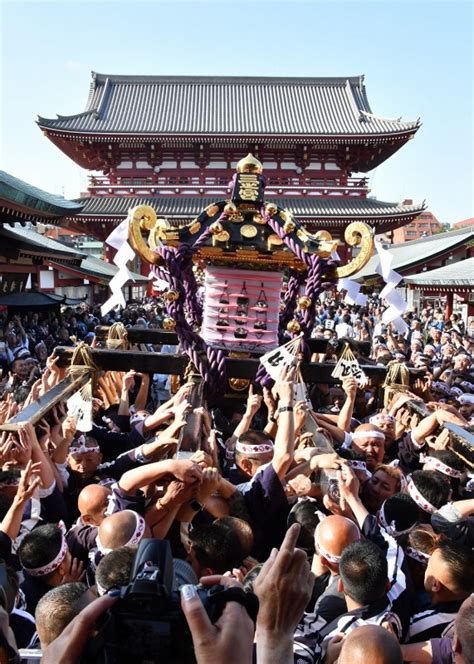 三社祭：「宮出し」威勢良く 東京・浅草神社 写真特集57 毎日新聞