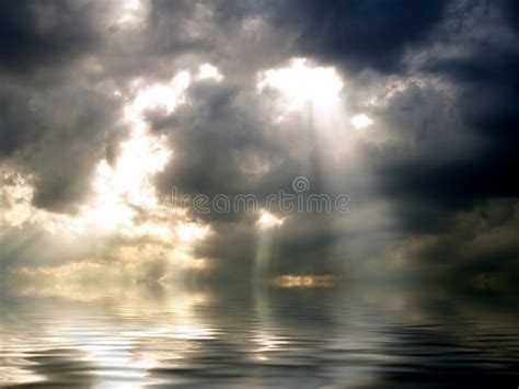 Nuvens De Tempestade Sobre O Mar Foto De Stock Imagem De Nuvens